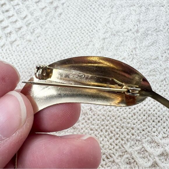 Vintage Gold Tone Leaf Brooch Pin Long Curved Fall Autumn - Picture 2 of 5